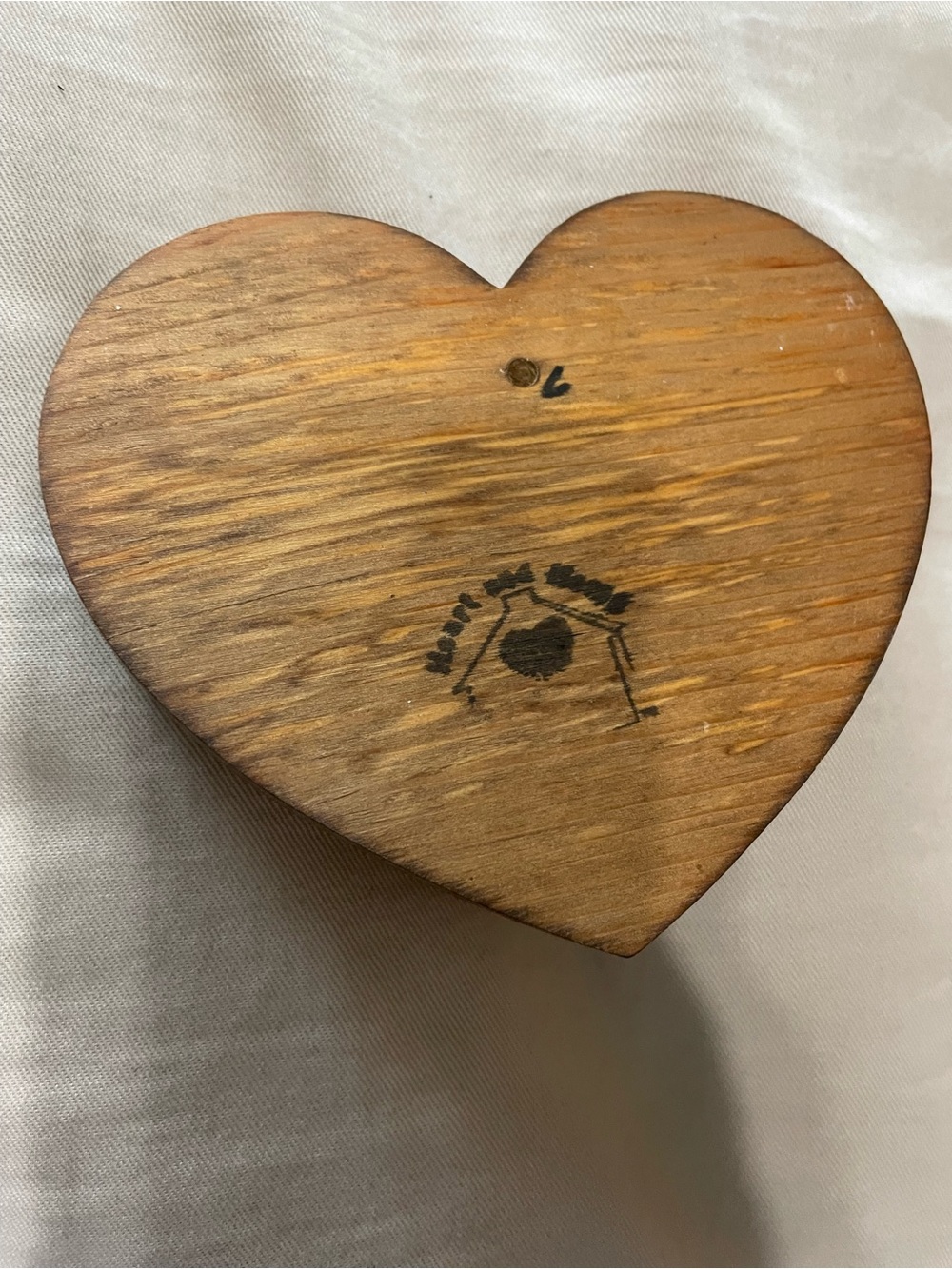 Decorative Heart shape wooden Key holder for wall - Picture 3 of 5